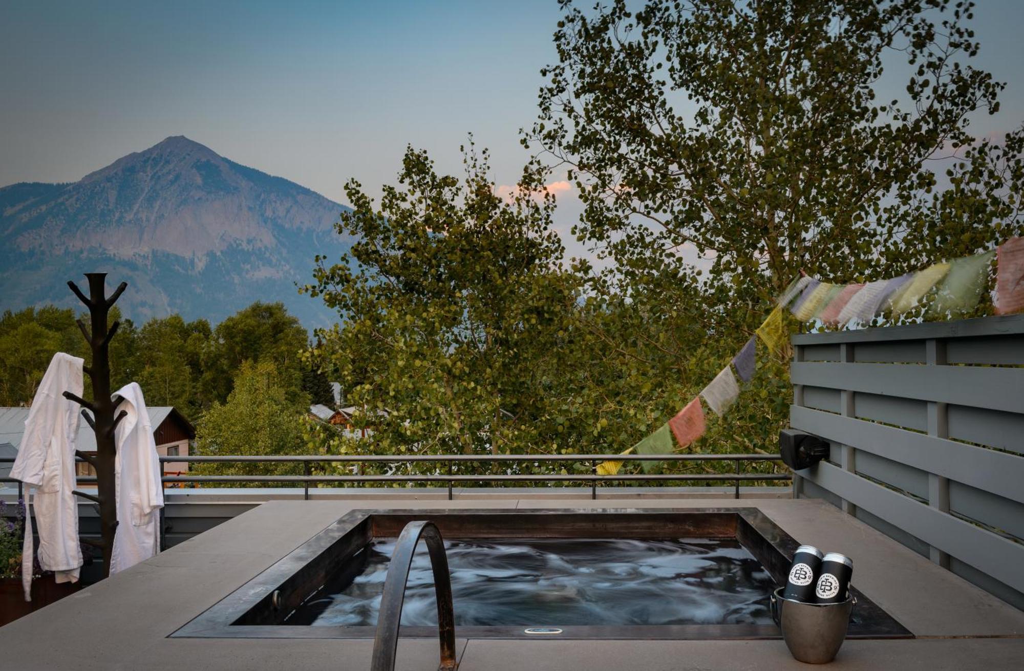 Eleven Scarp Ridge Lodge Крестед Бют Екстериор снимка