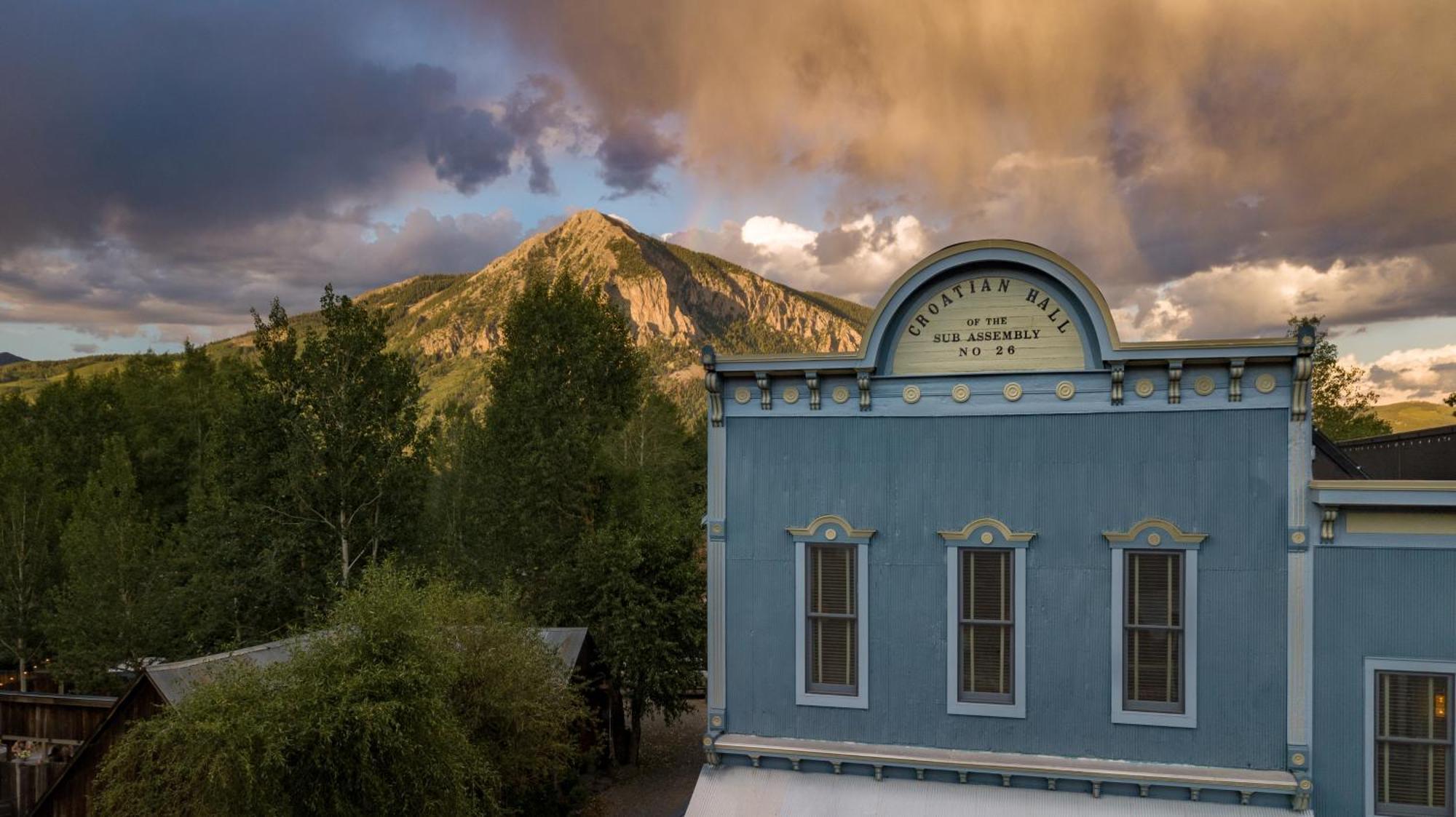 Eleven Scarp Ridge Lodge Крестед Бют Екстериор снимка
